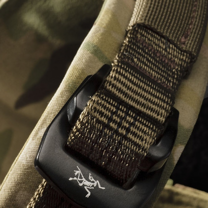 H150 Riggers Belt — buckle detail