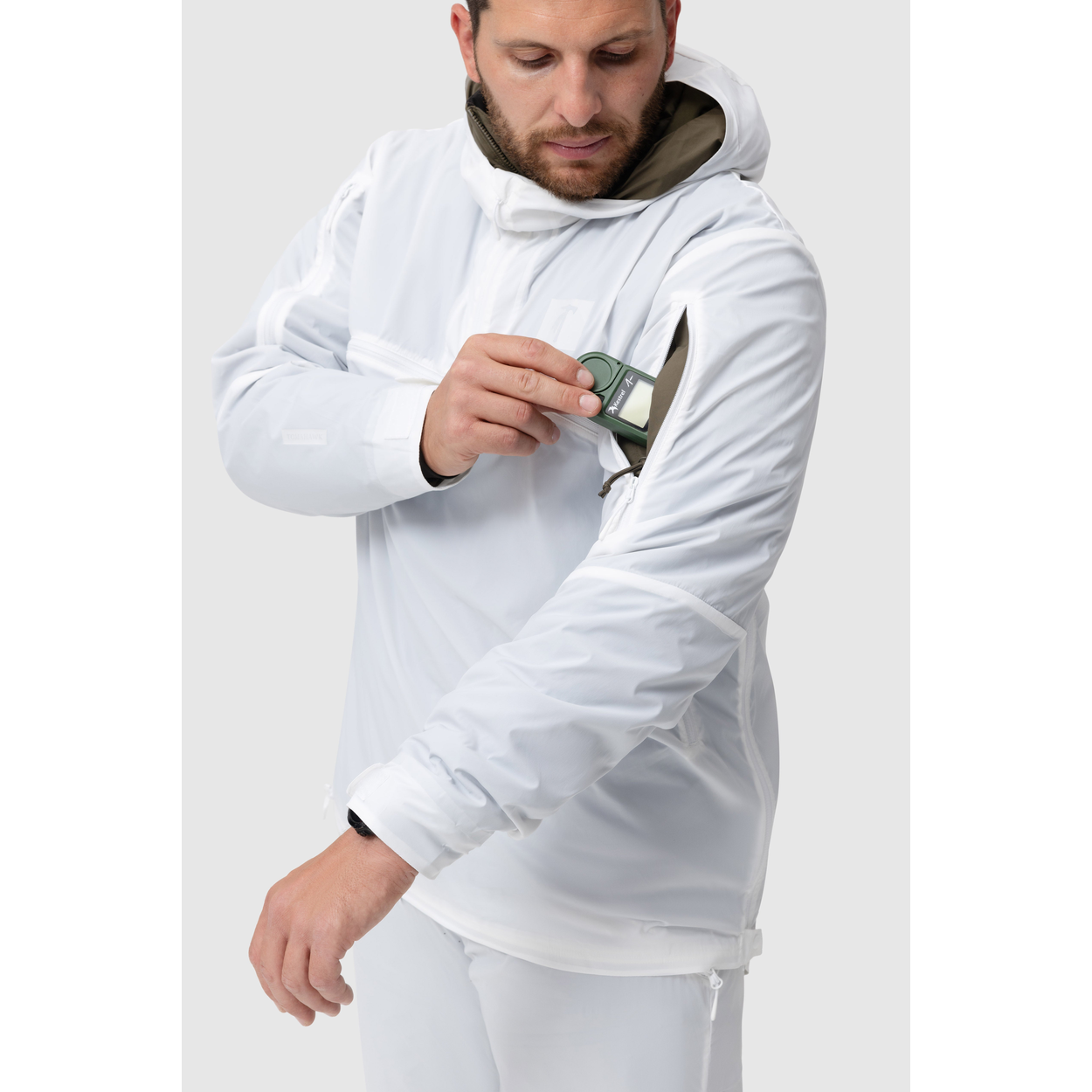 Photo of the Tomahawk Performance Overlayer Anorak's vertical zippered shoulder opening.